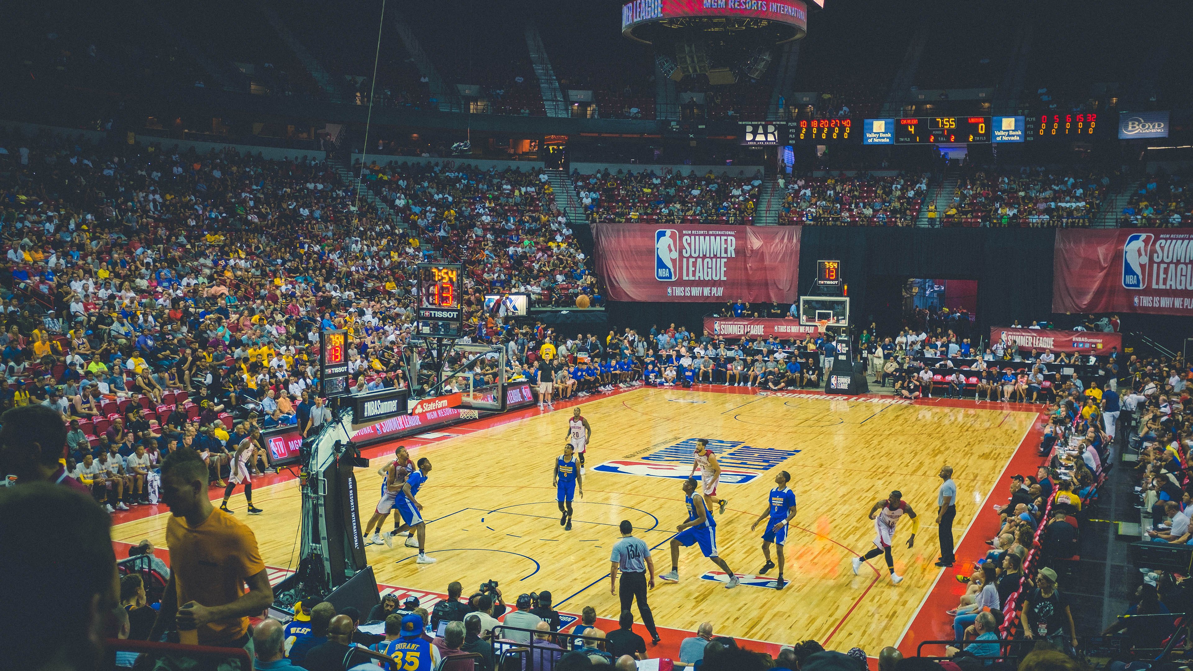 武术散打全国冠军赛打满五回合精彩激烈,散打武术比赛